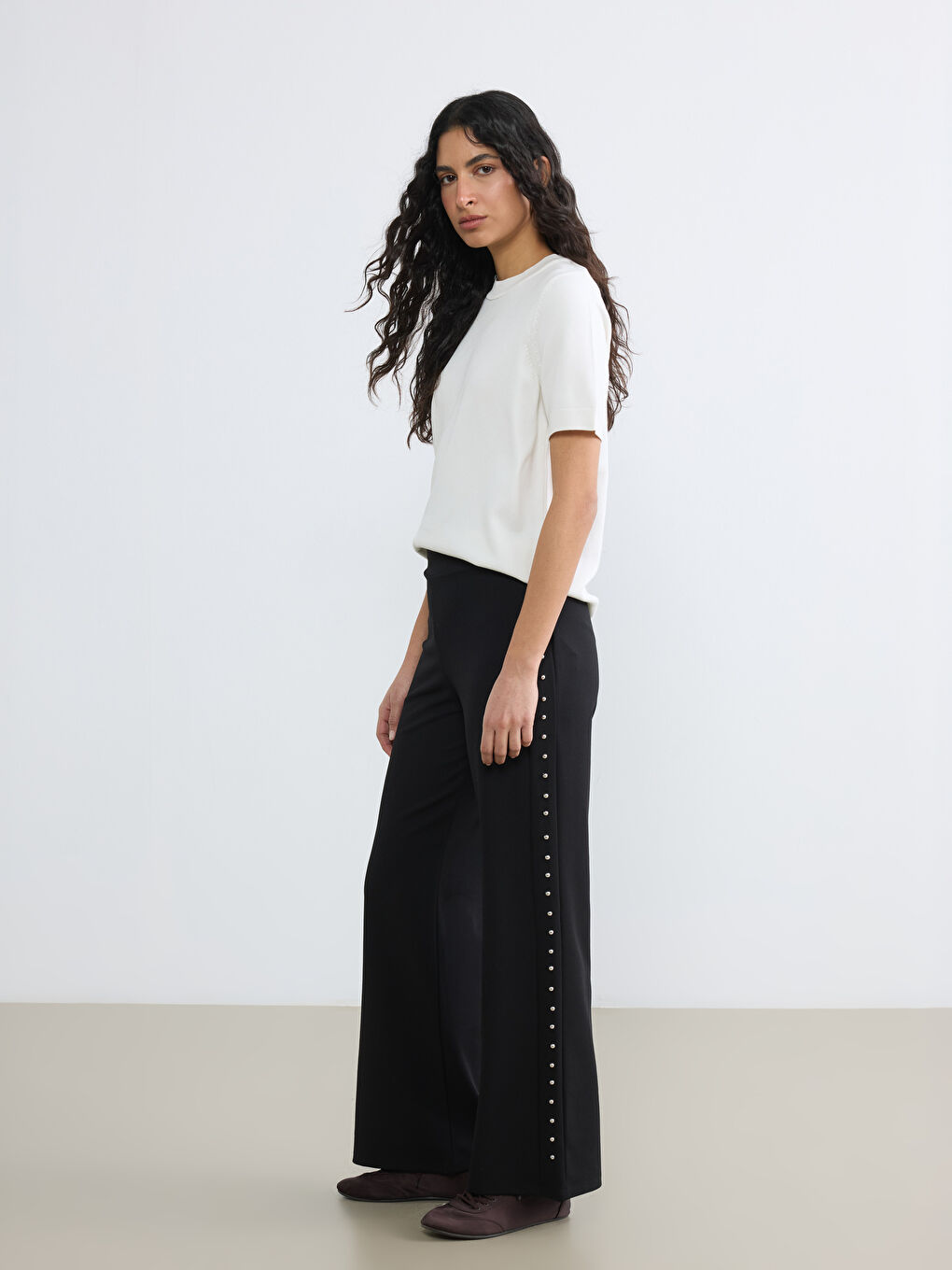 Siyah Standart Fit Geniş Paça Kadın Pantolon