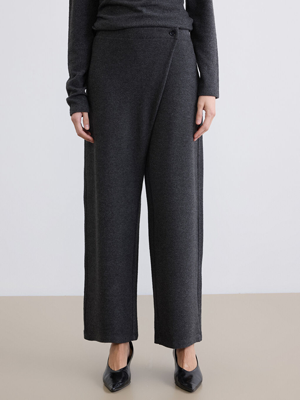 Antrasit Kruvaze Kesim Kadın Pantolon-2