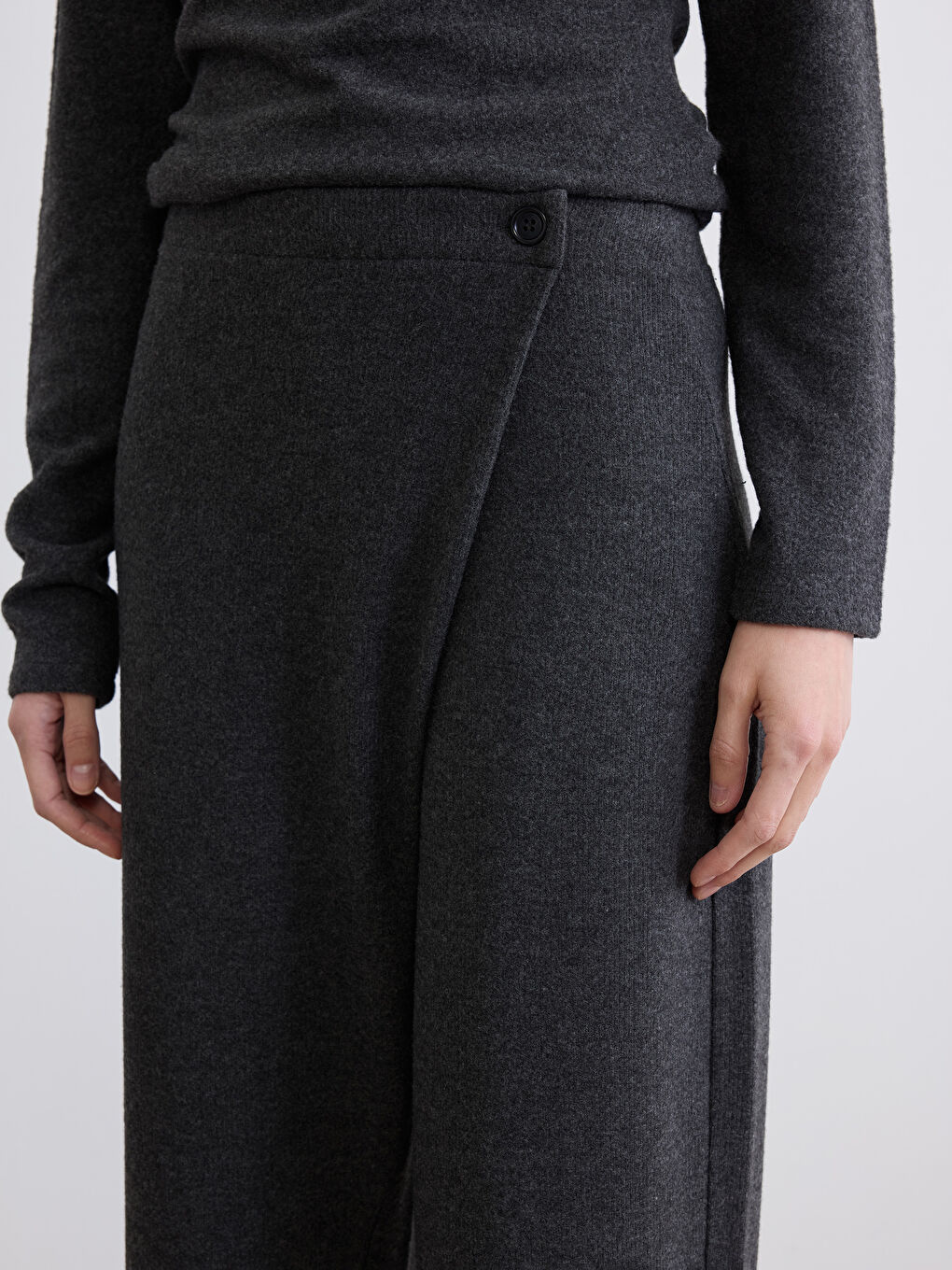 Antrasit Kruvaze Kesim Kadın Pantolon-4