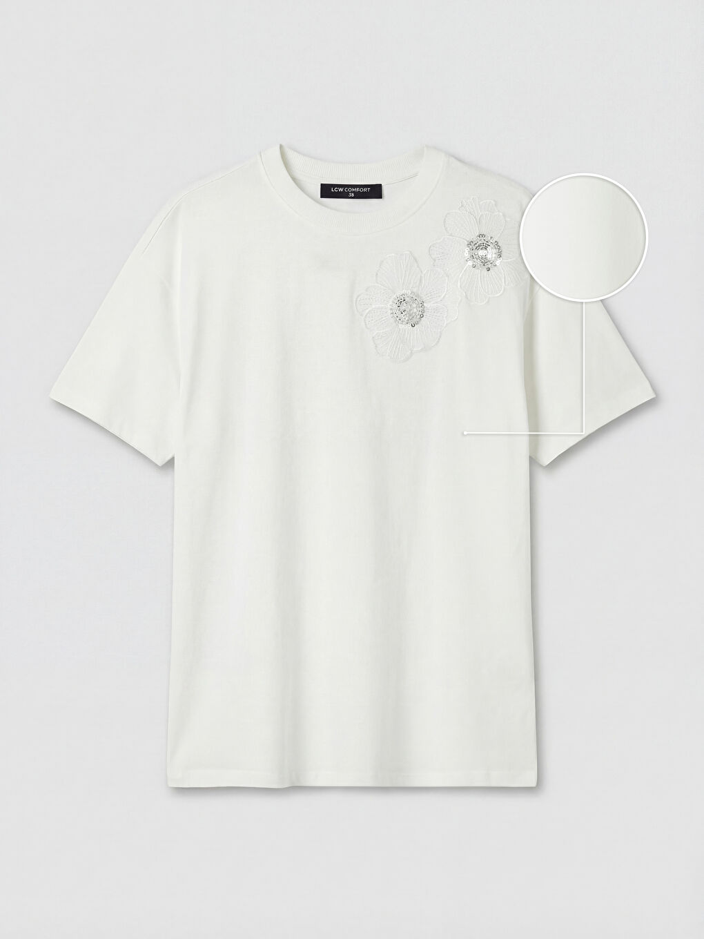 Ekru Bisiklet Yaka Çiçek Aplikeli Kadın Tişört