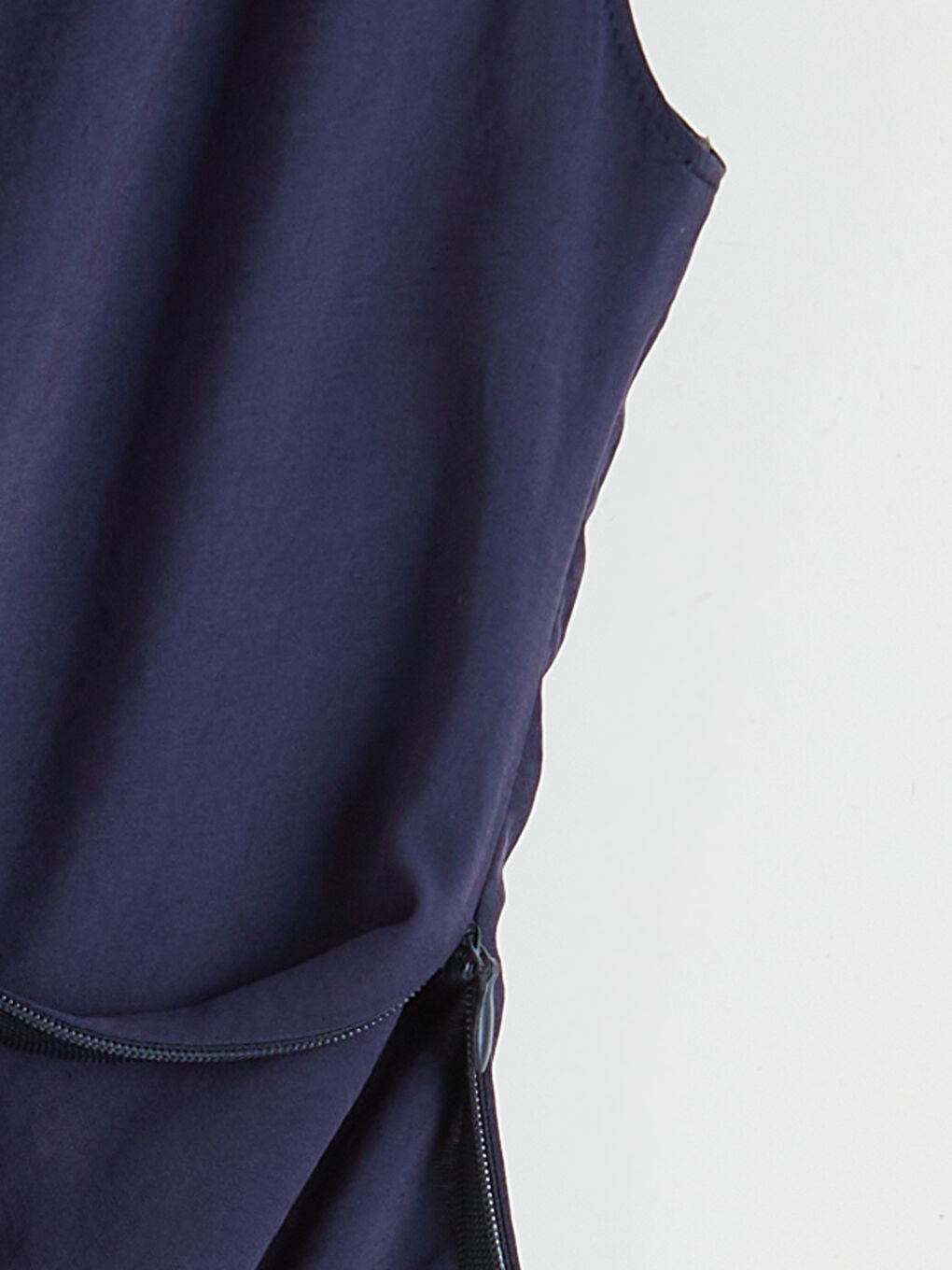 Lacivert Dökümlü Yaka Modal Karışımlı Asimetrik Kesim Bluz-2