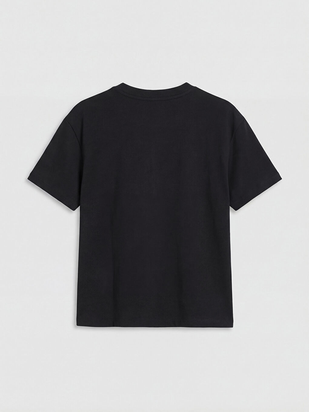 Siyah Çiçek Aplikeli Soft Touch Kadın Tişört-1