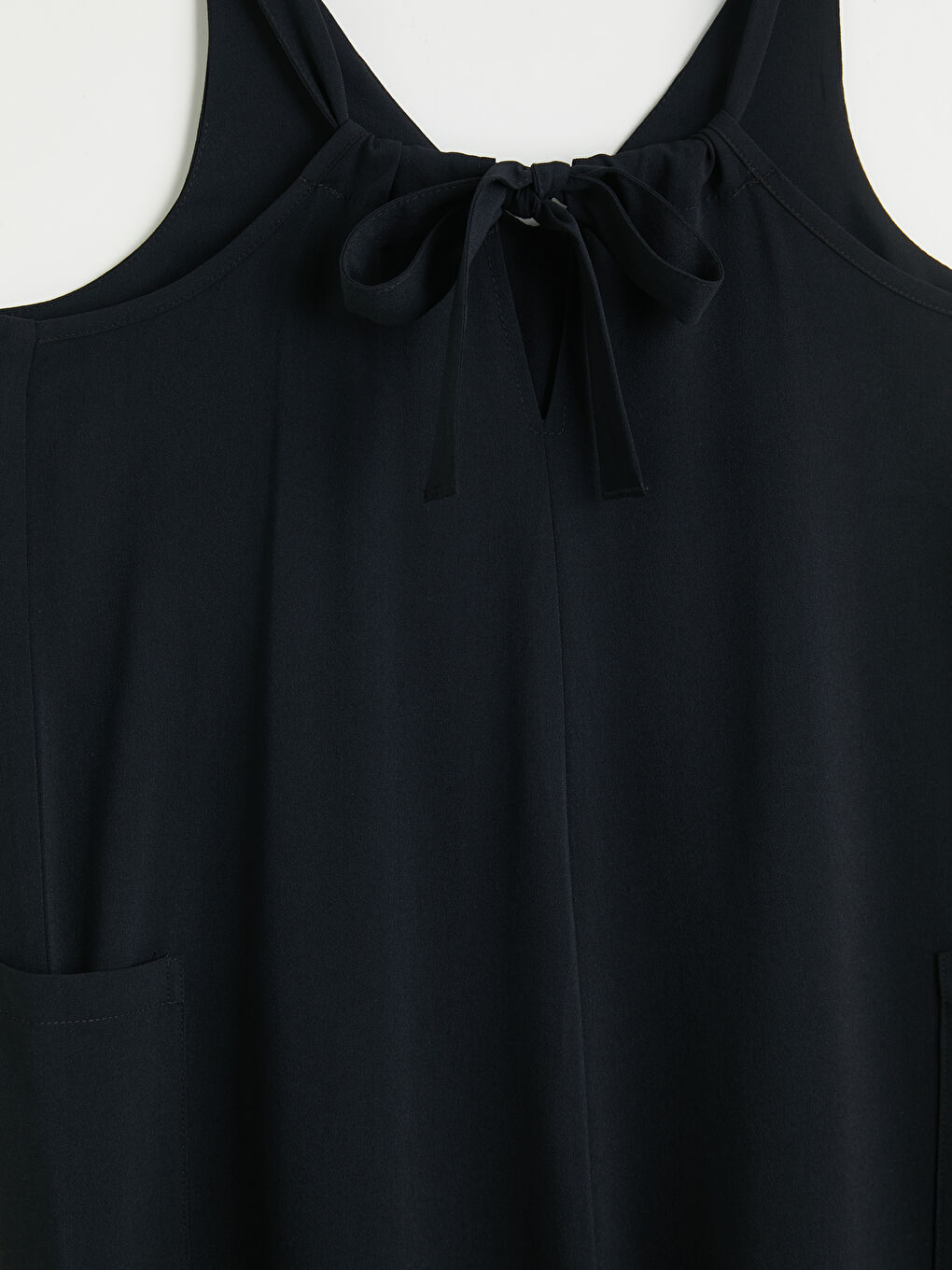 Siyah V Yaka Askılı Kadın Tulum-2