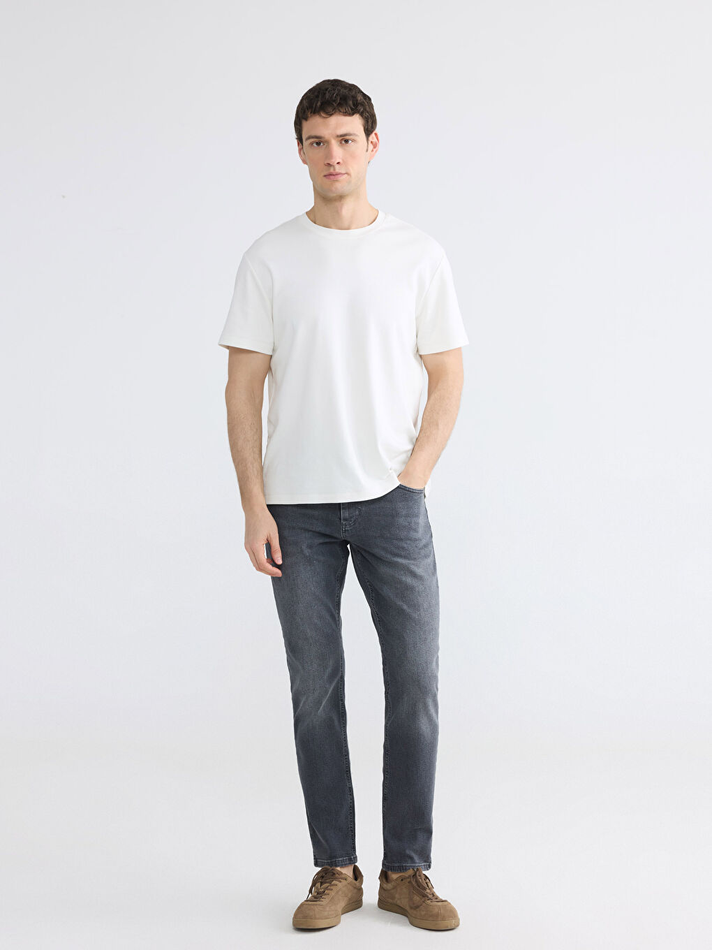 جينز 750 بقصّة ضيّقة للرجال