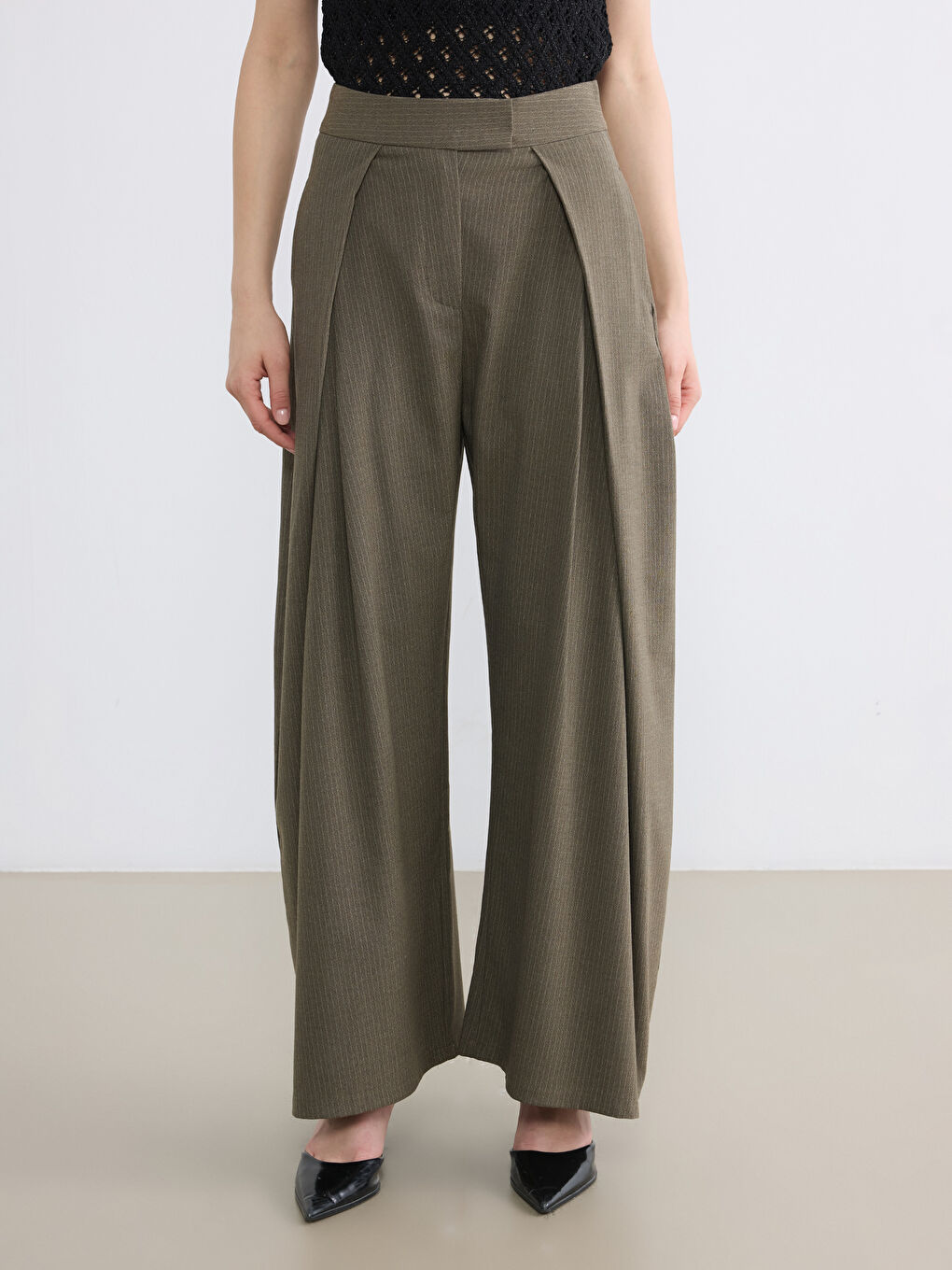 Haki Yüksek Bel Çizgili Kadın Pileli Kumaş Pantolon-1