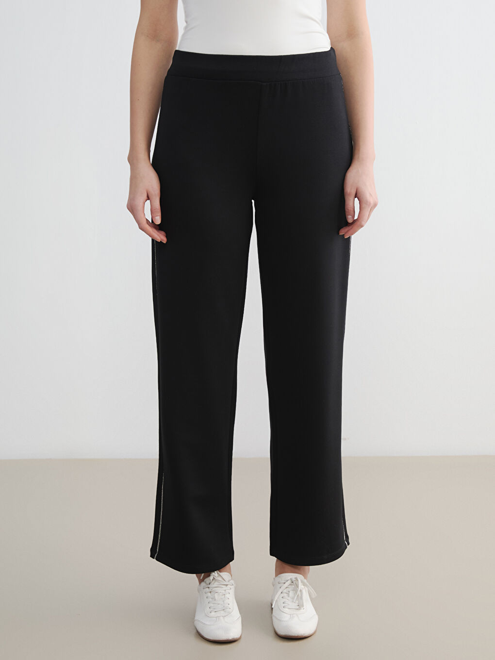 Siyah Beli Lastikli Şerit Detaylı Kadın Eşofman Altı-1