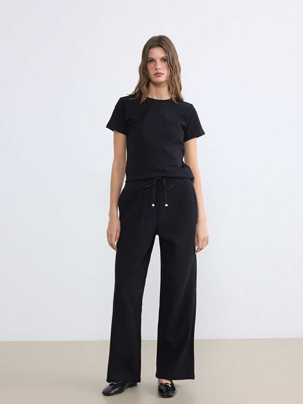 Дамска тениска с обло деколте-1