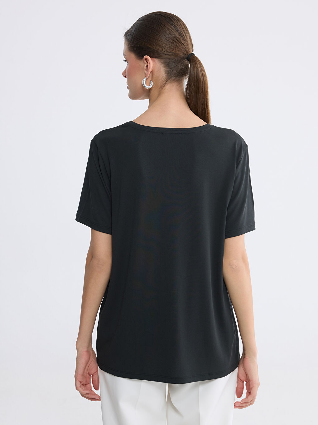 Siyah V Yaka Kadın Tişört	-3