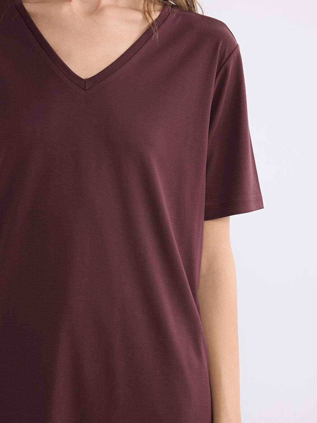 Mürdüm V Yaka Kadın Tişört	-2