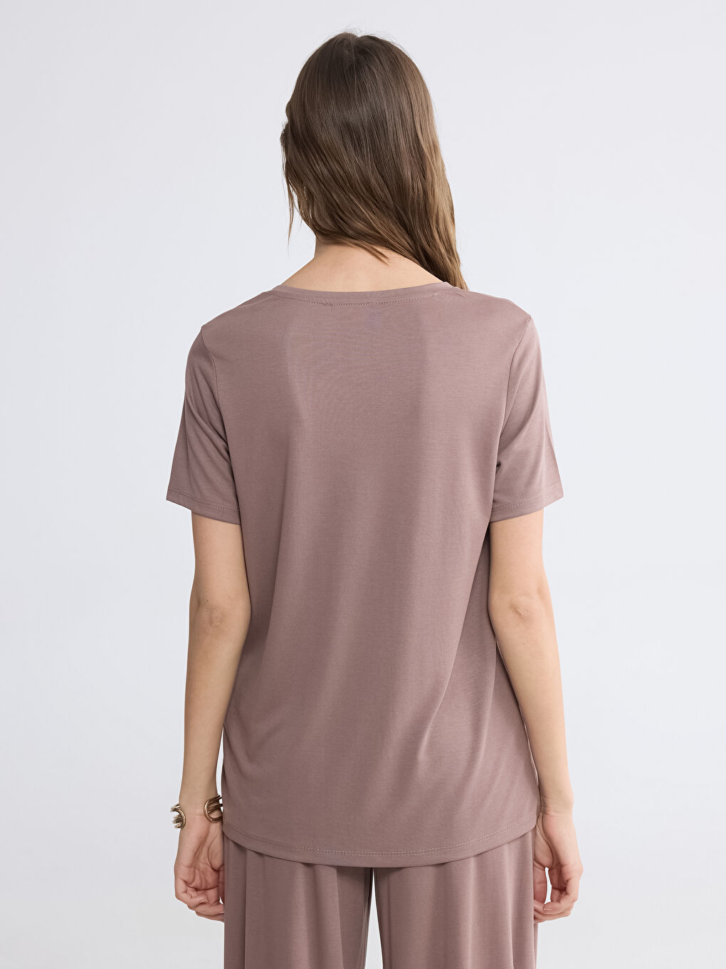 Kahverengi V Yaka Kadın Tişört	-3