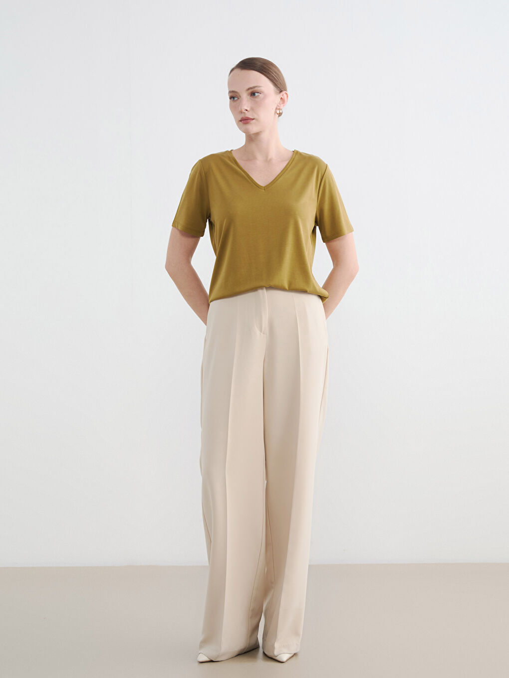 Yeşil V Yaka Kadın Tişört	-1