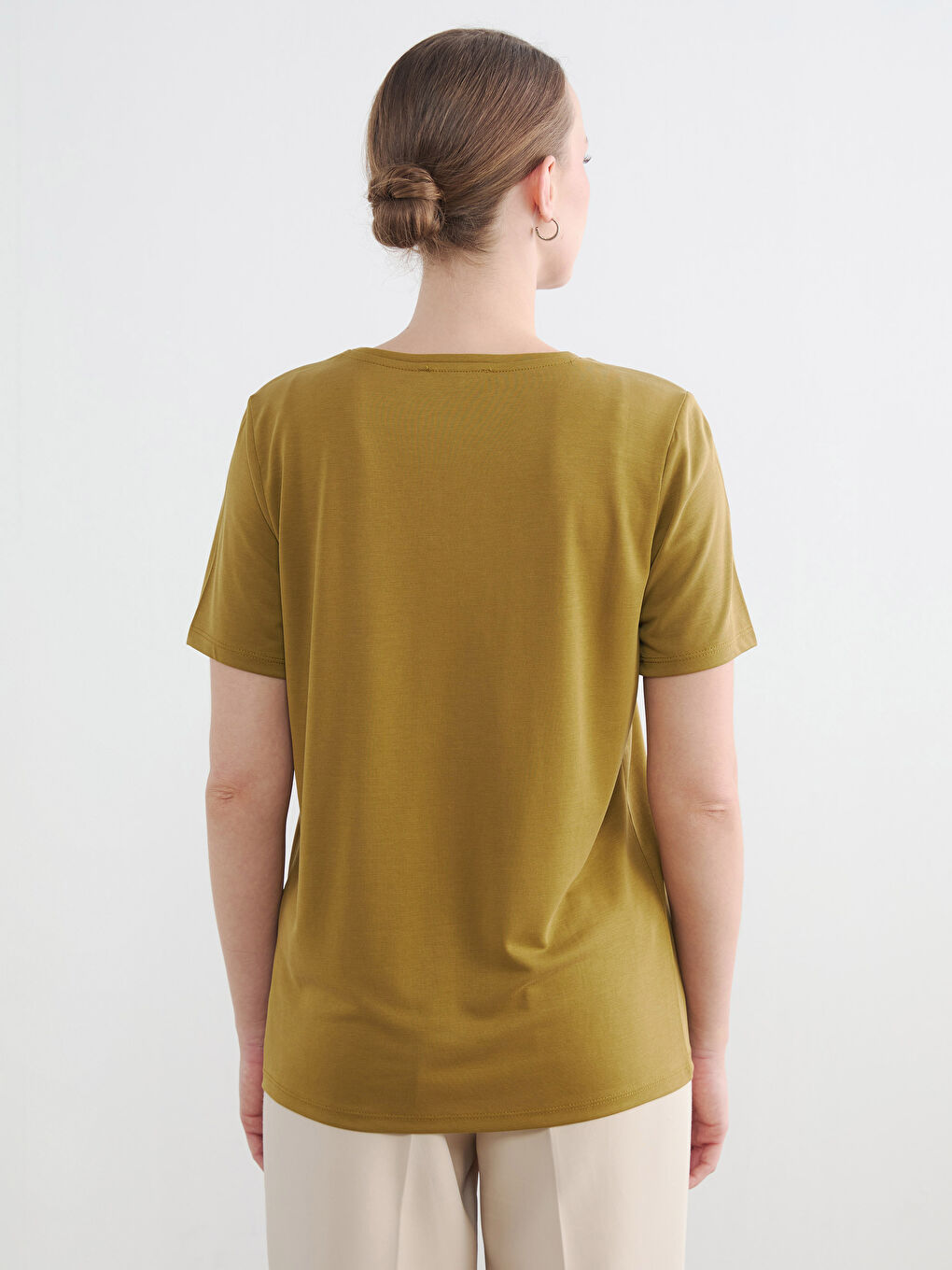 Yeşil V Yaka Kadın Tişört	-3