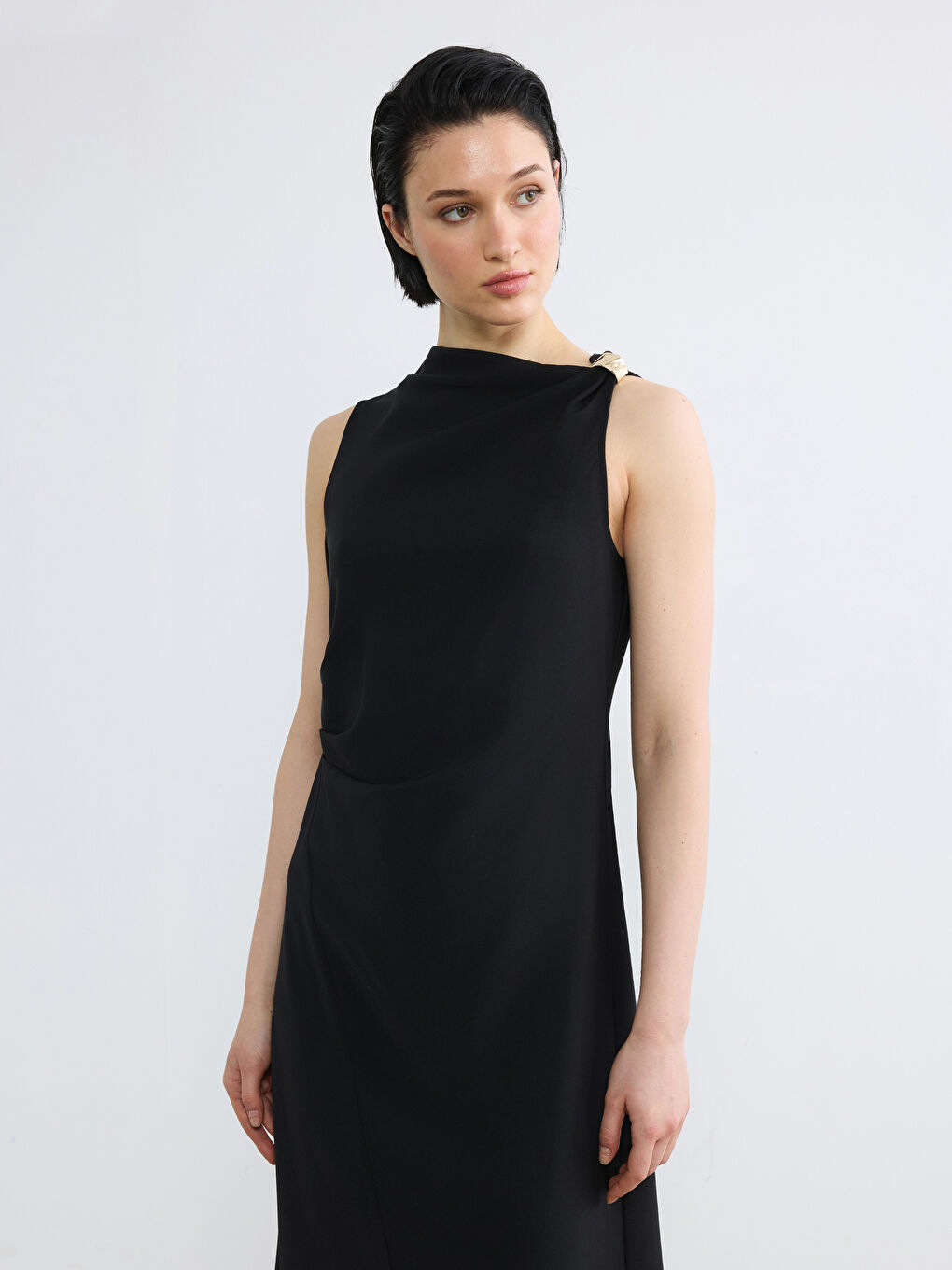 Siyah Kayık Yaka A Kesim Büzgülü Elbise