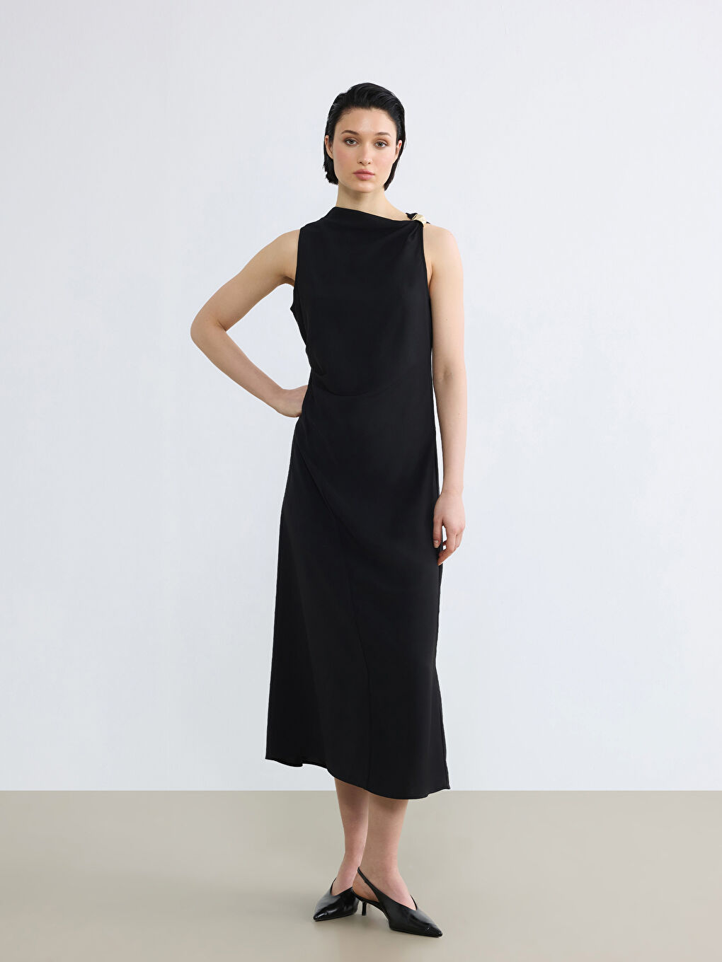 Siyah Kayık Yaka A Kesim Büzgülü Elbise-1