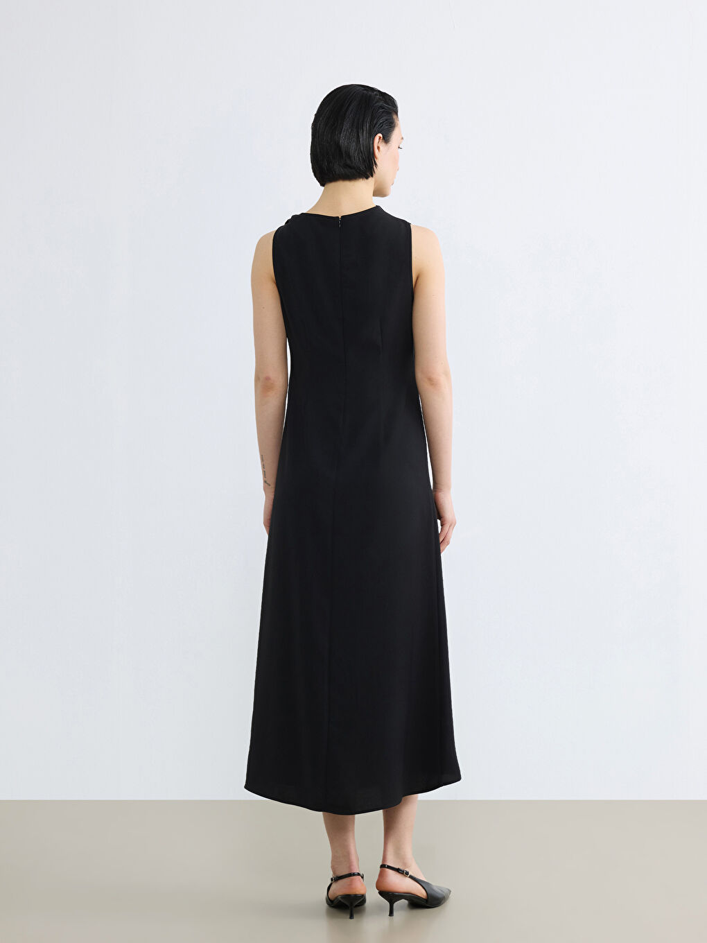 Siyah Kayık Yaka A Kesim Büzgülü Elbise-3