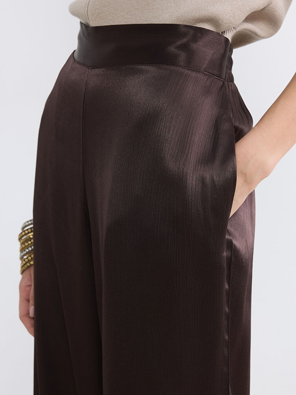 Kahverengi Beli Lastikli Dokulu Kadın Pantolon-2