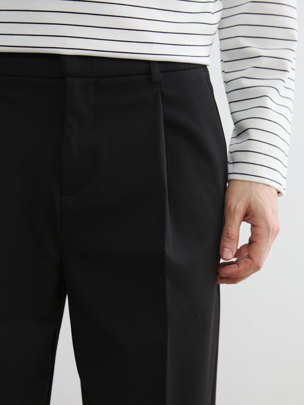 Loose Fit Men's Pleated Trousers-2