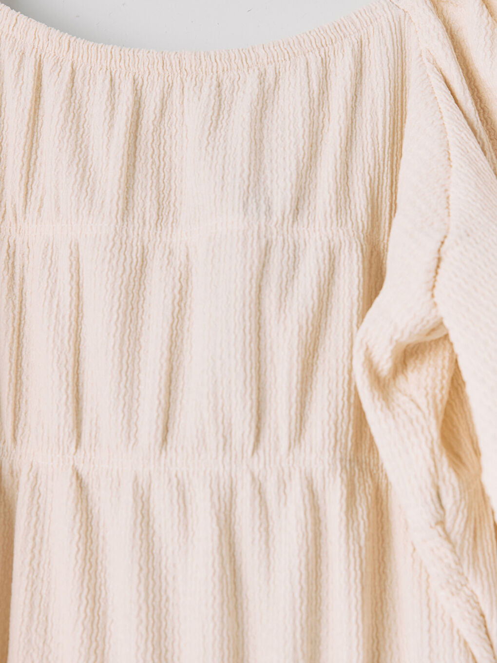 Bej Büzgü Detaylı Katlı Kız Çocuk Elbise-2