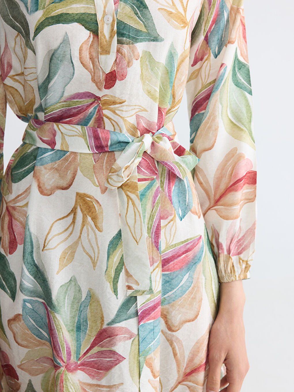 Turuncu Hakim Yaka Desenli Kuşaklı Elbise-2