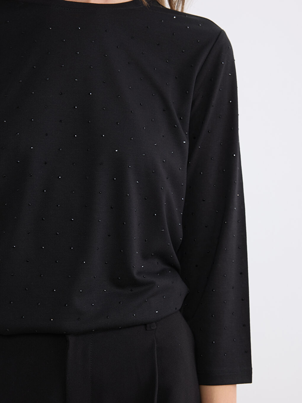 Siyah Bisiklet Yaka Taşlı Bluz-2