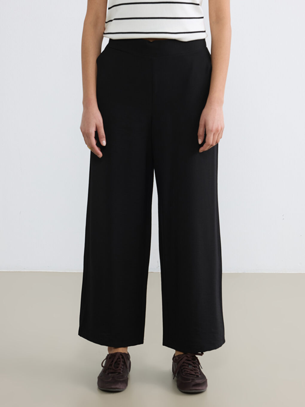 Siyah Beli Lastikli Loose Fit Kadın Pantolon-1