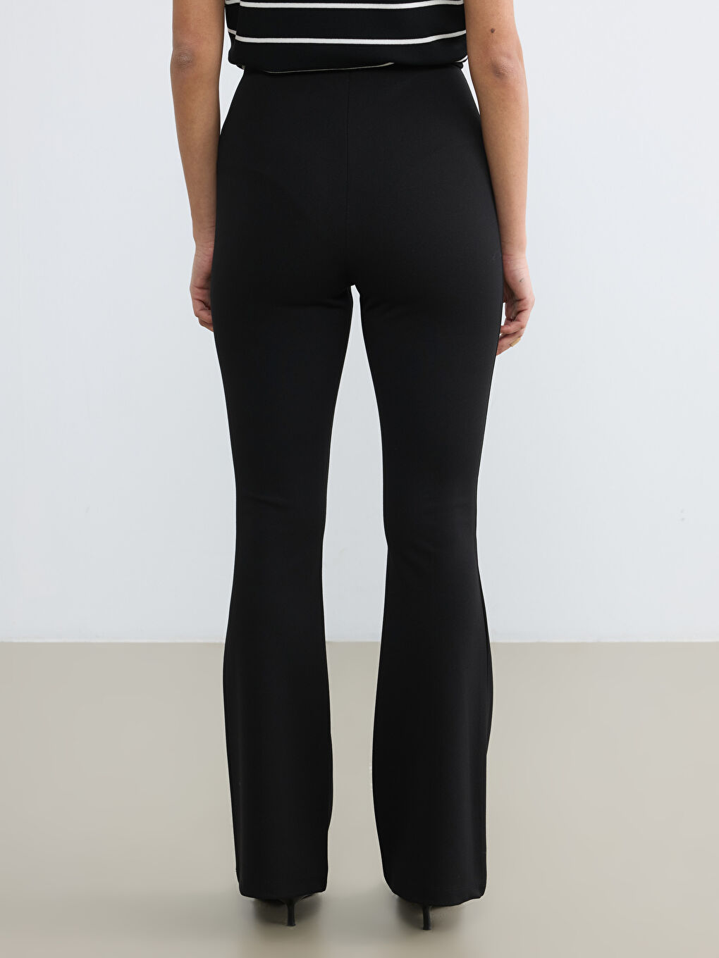 Siyah Dar Fit İspanyol Paça Kadın Pantolon-3