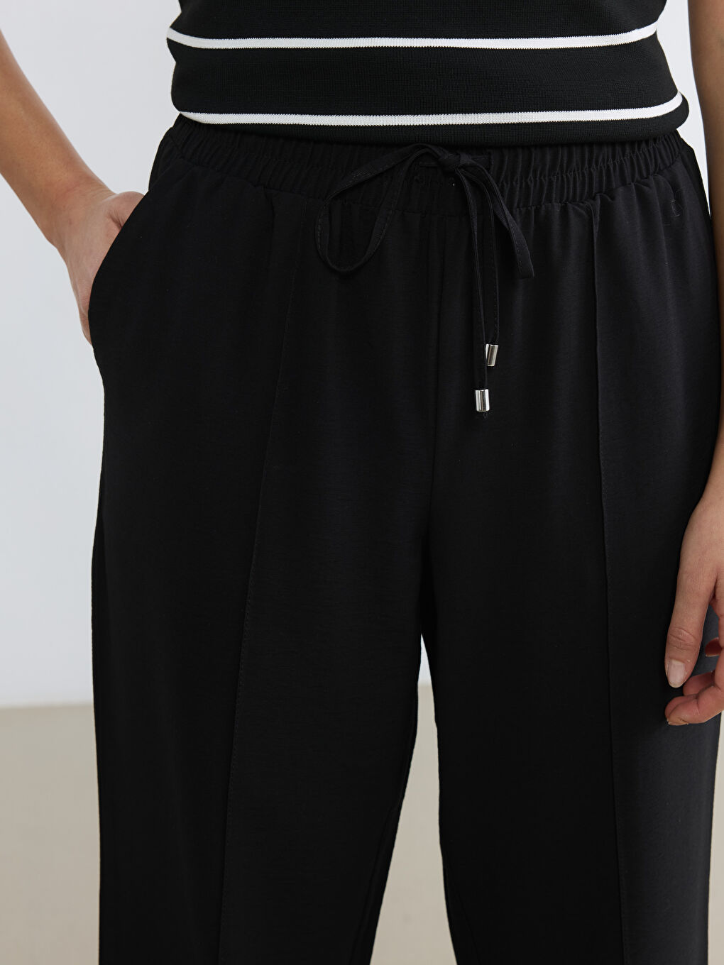 Siyah Beli Lastikli Loose Fit Kadın Pantolon-2