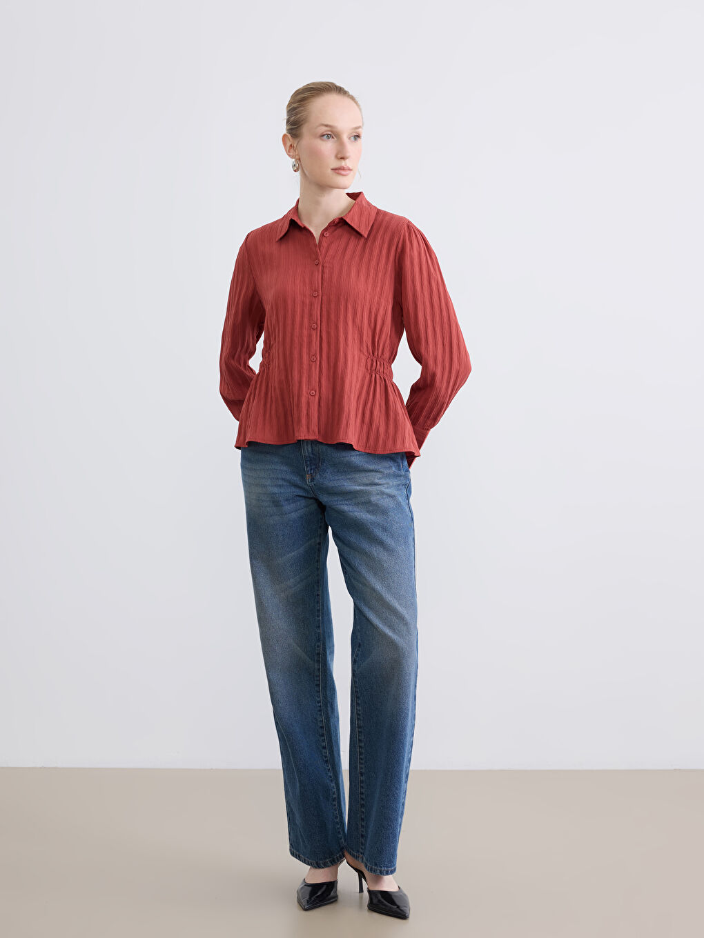 Kırmızı Çizgili Büzgülü Kadın Gömlek-1