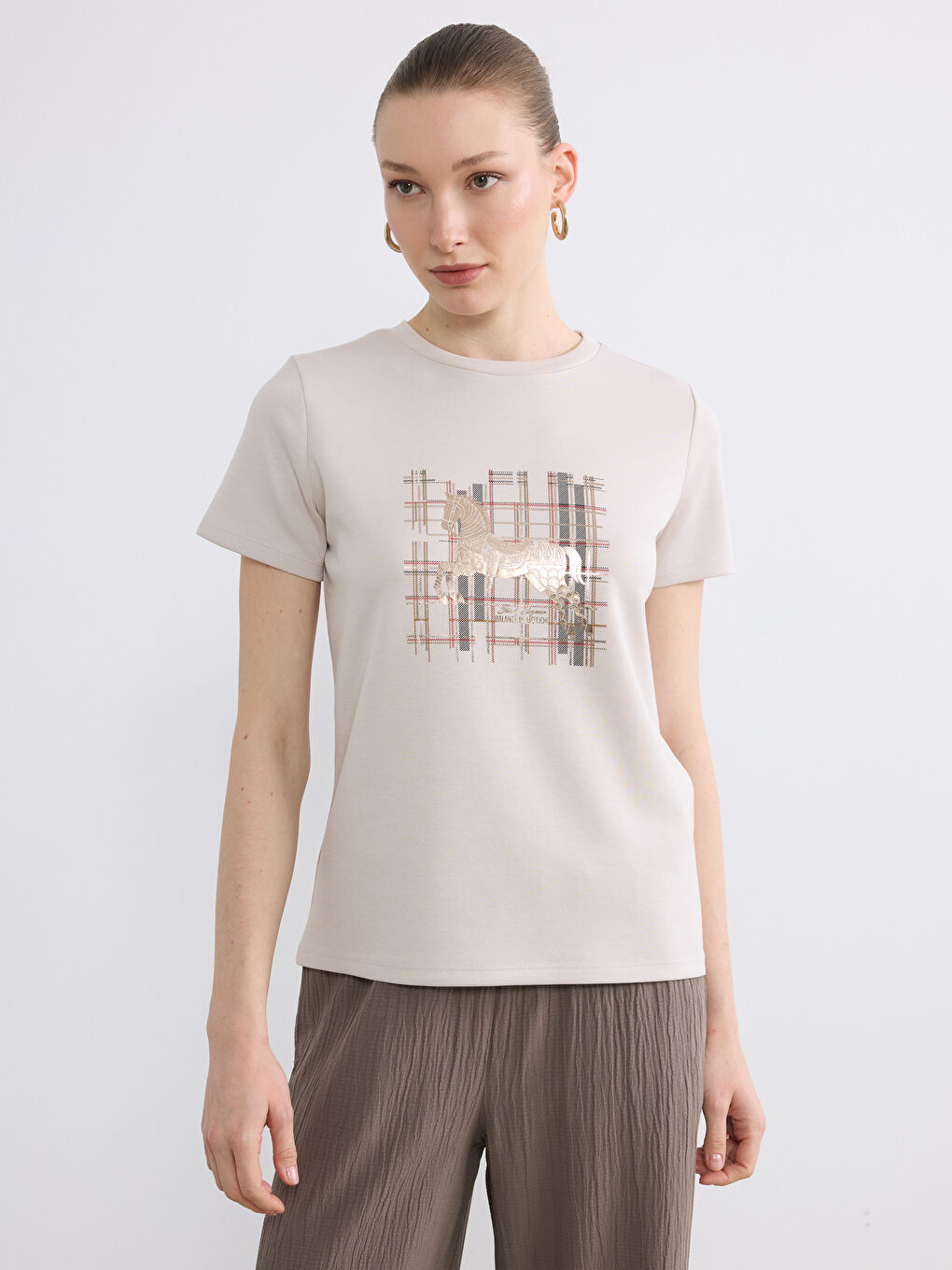 Gri Bisiklet Yaka Baskılı Kadın Tişört