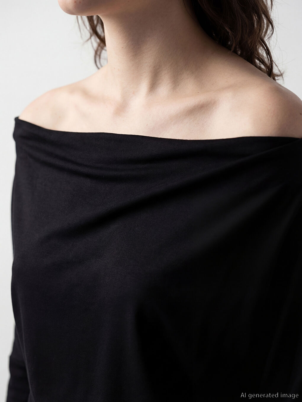 Siyah Kayık Yaka Dökümlü  Bluz-2