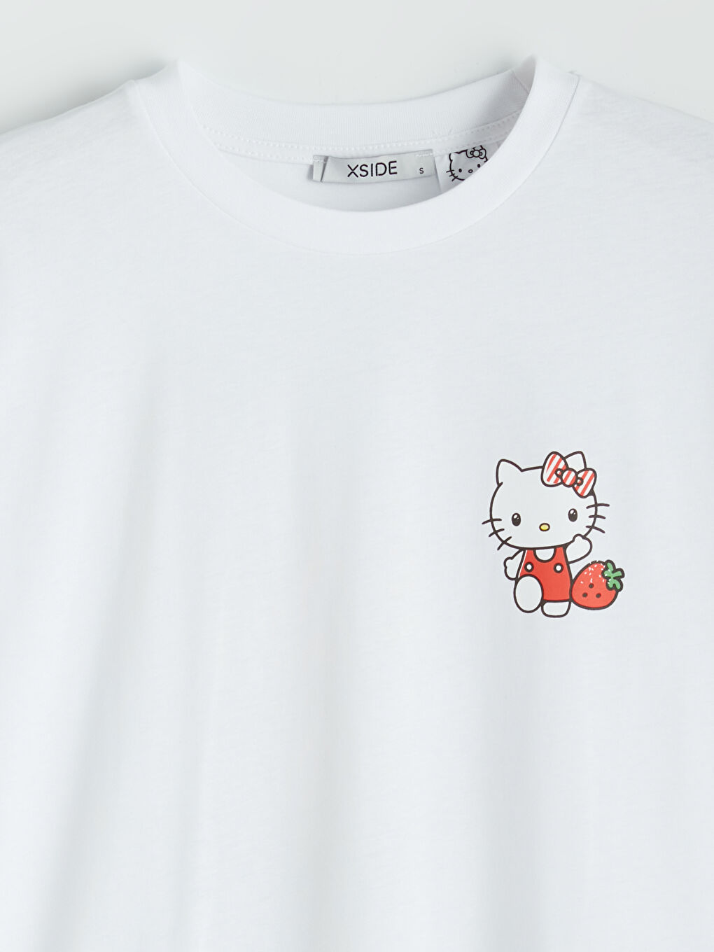 Beyaz Bisiklet Yaka Hello Kitty Baskılı Kadın Tişört-1