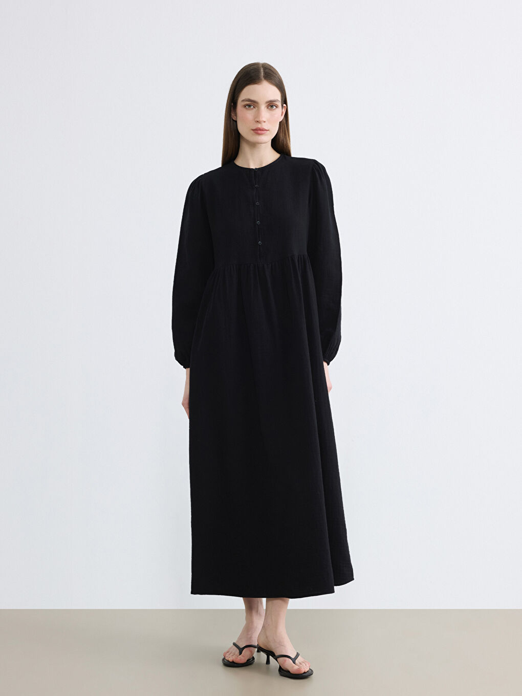 Siyah Bisiklet Yaka Büzgülü Müslin Elbise-1