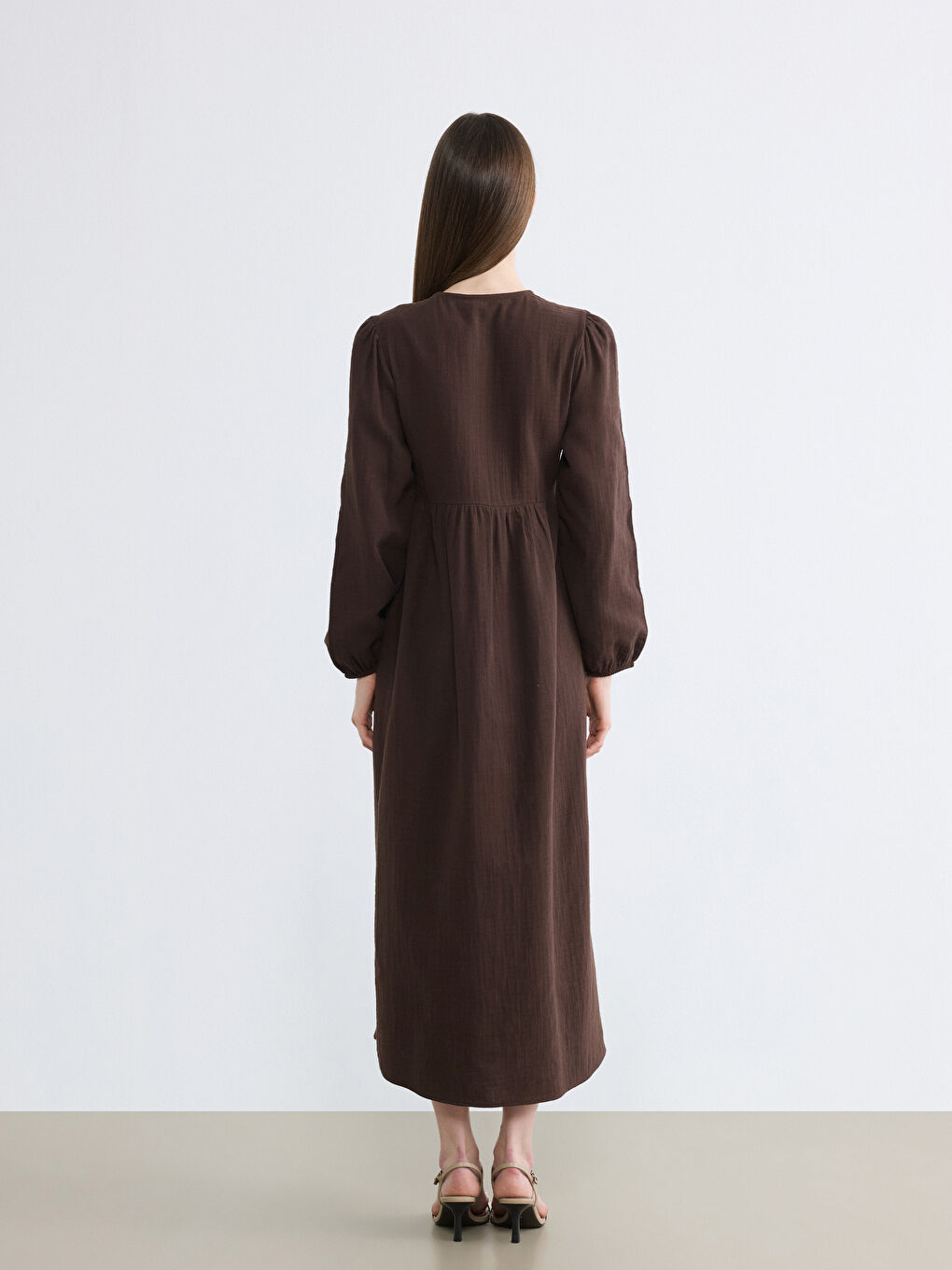 Kahverengi Bisiklet Yaka Büzgülü Müslin Elbise-3