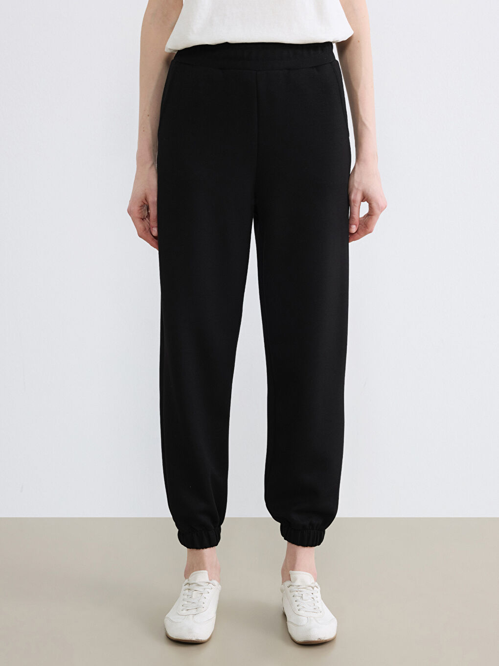 Siyah Beli Lastikli Kadın Jogger Eşofman Altı-1