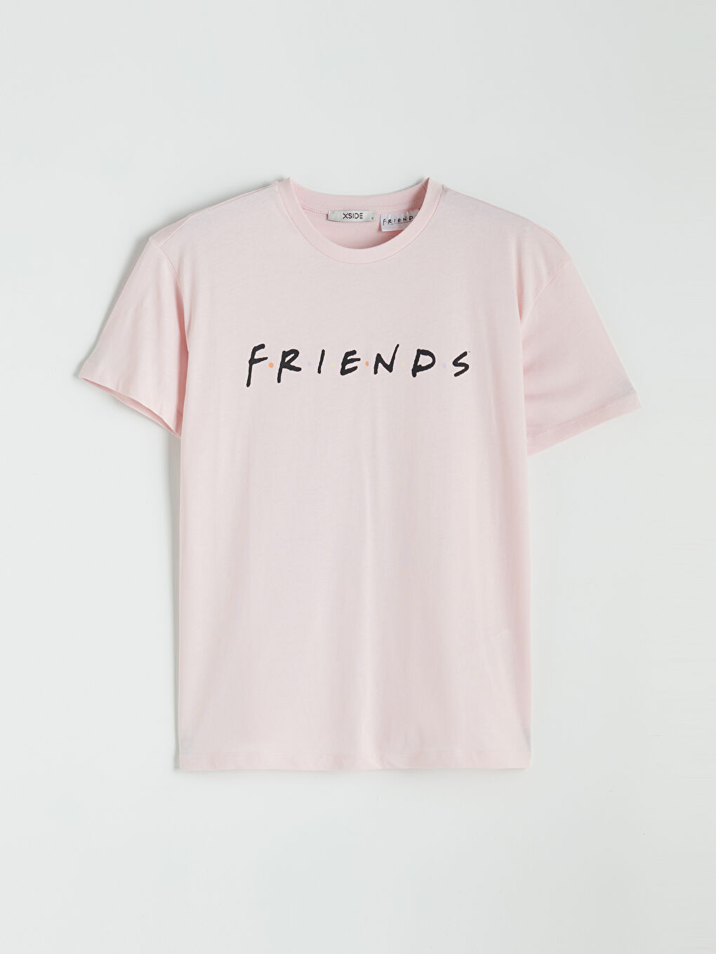 Pembe Bisiklet Yaka Friends Baskılı Kadın Tişört-4