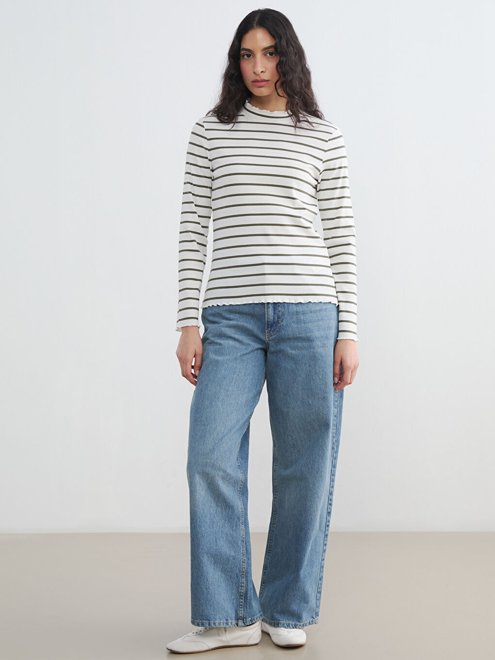 Yeşil Fırfırlı Dik Yaka Çizgili Kadın Body-1