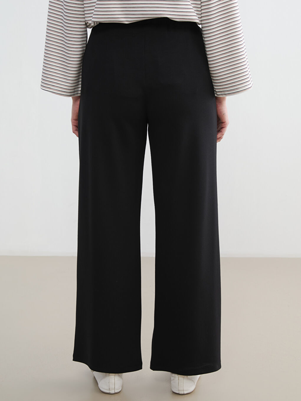 Siyah Beli Lastikli Geniş Paça Kadın Eşofman Altı-3