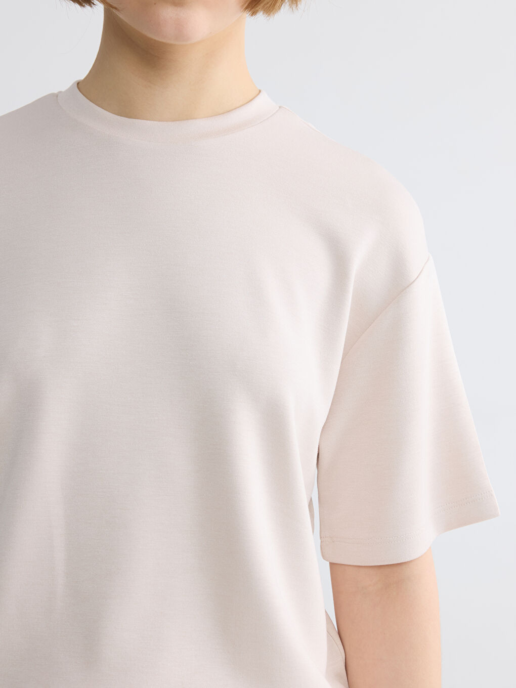 Bej Bisiklet Yaka Soft Touch Kadın Tişört-2