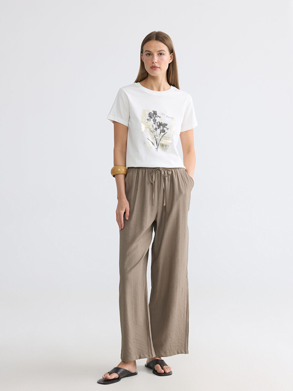 تي شيرت نسائي مطبوع بياقة دائرية-1