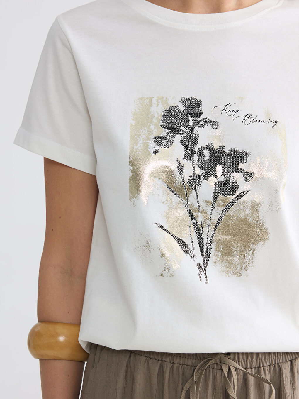 تي شيرت نسائي مطبوع بياقة دائرية-2