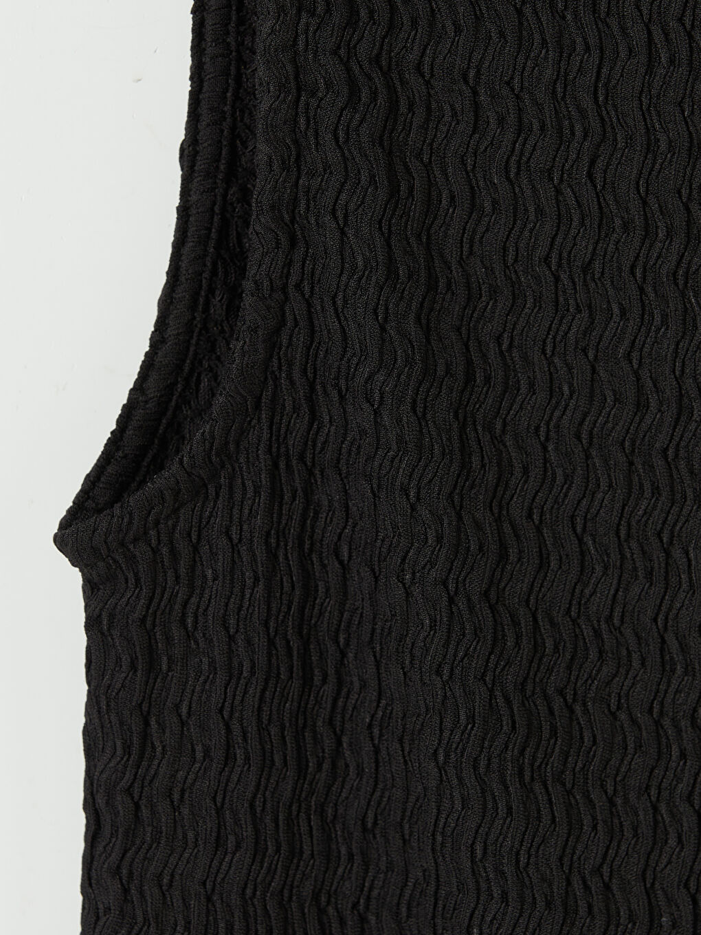 Siyah Bisiklet Yaka Asimetrik Kesim Bluz-2