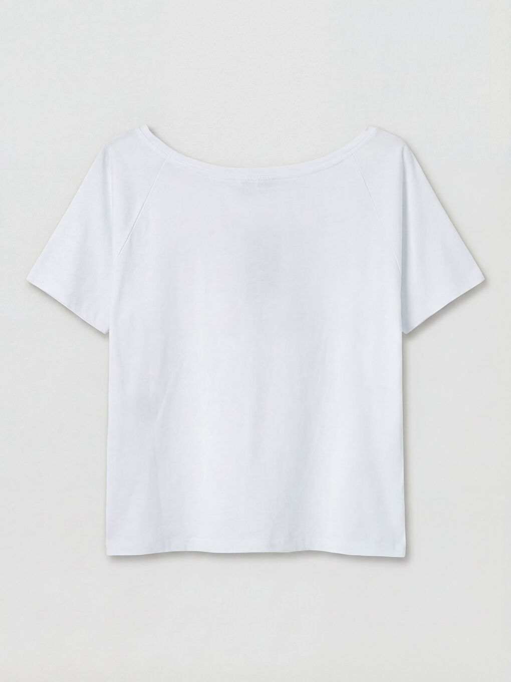 Beyaz Kayık Yaka Baskılı Kadın Tişört-1