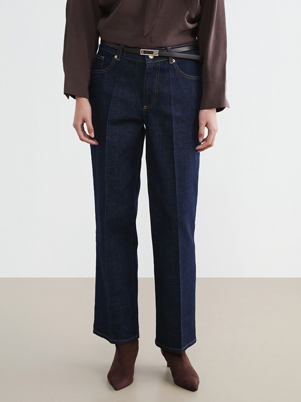 Belted Straight Fit Women's Jeans-1