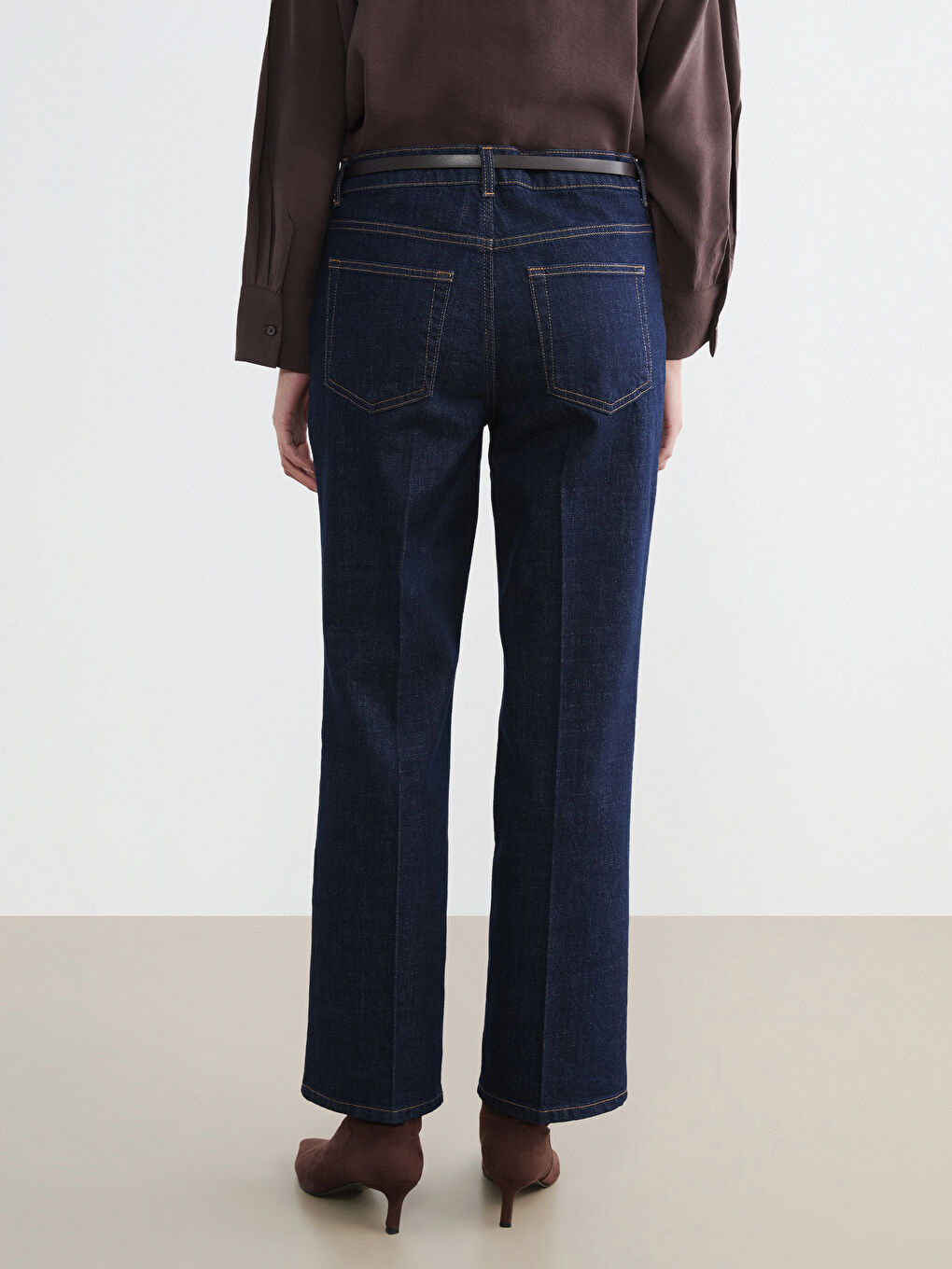 Belted Straight Fit Women's Jeans-3