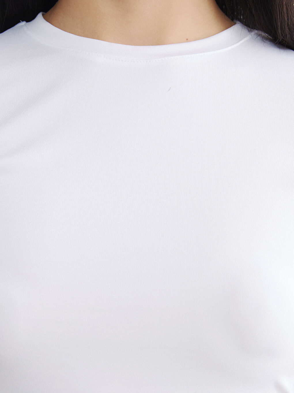 Beyaz Bisiklet Yaka Kadın Tişört-2