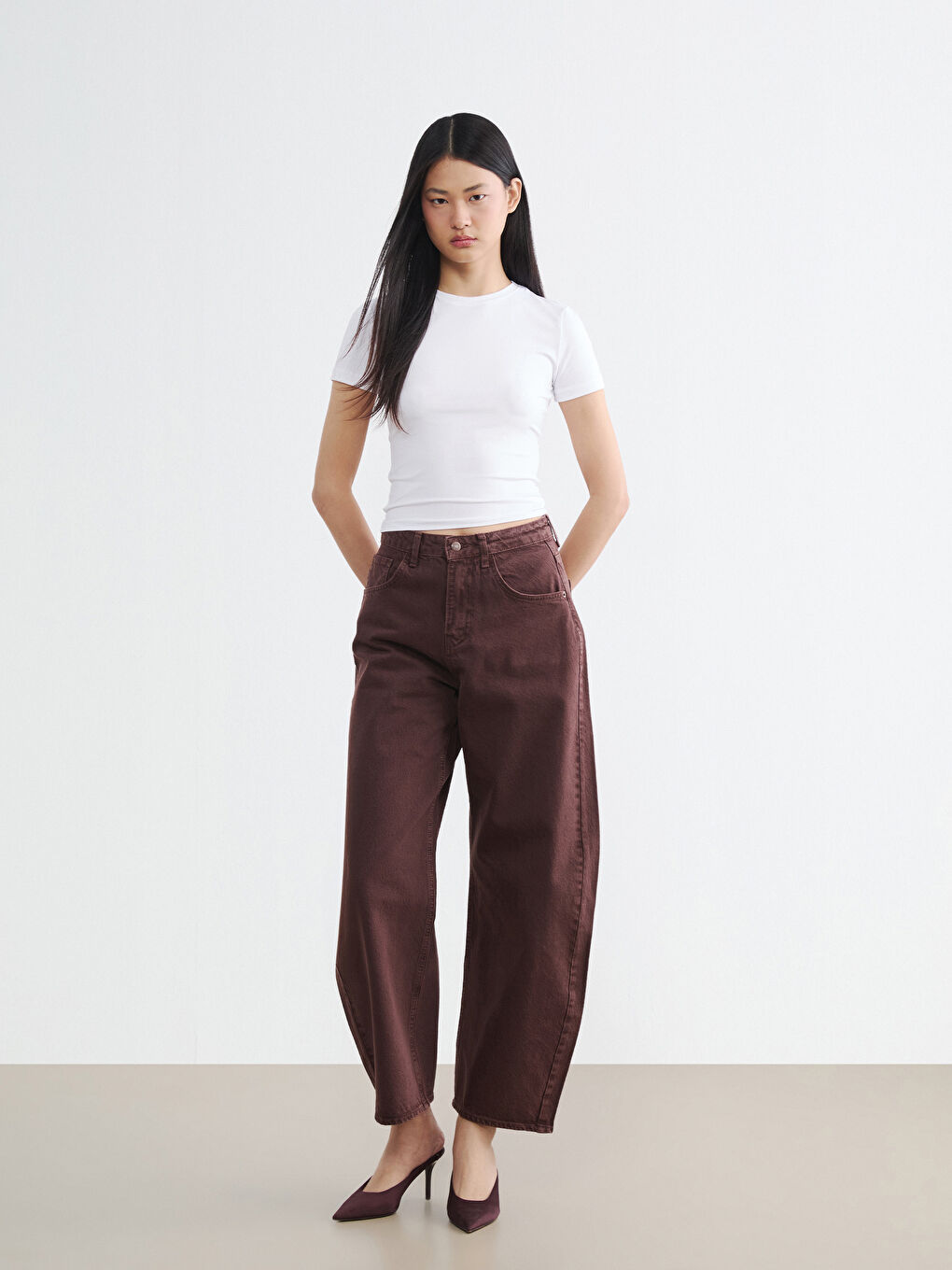 Beyaz Bisiklet Yaka Kadın Tişört-1