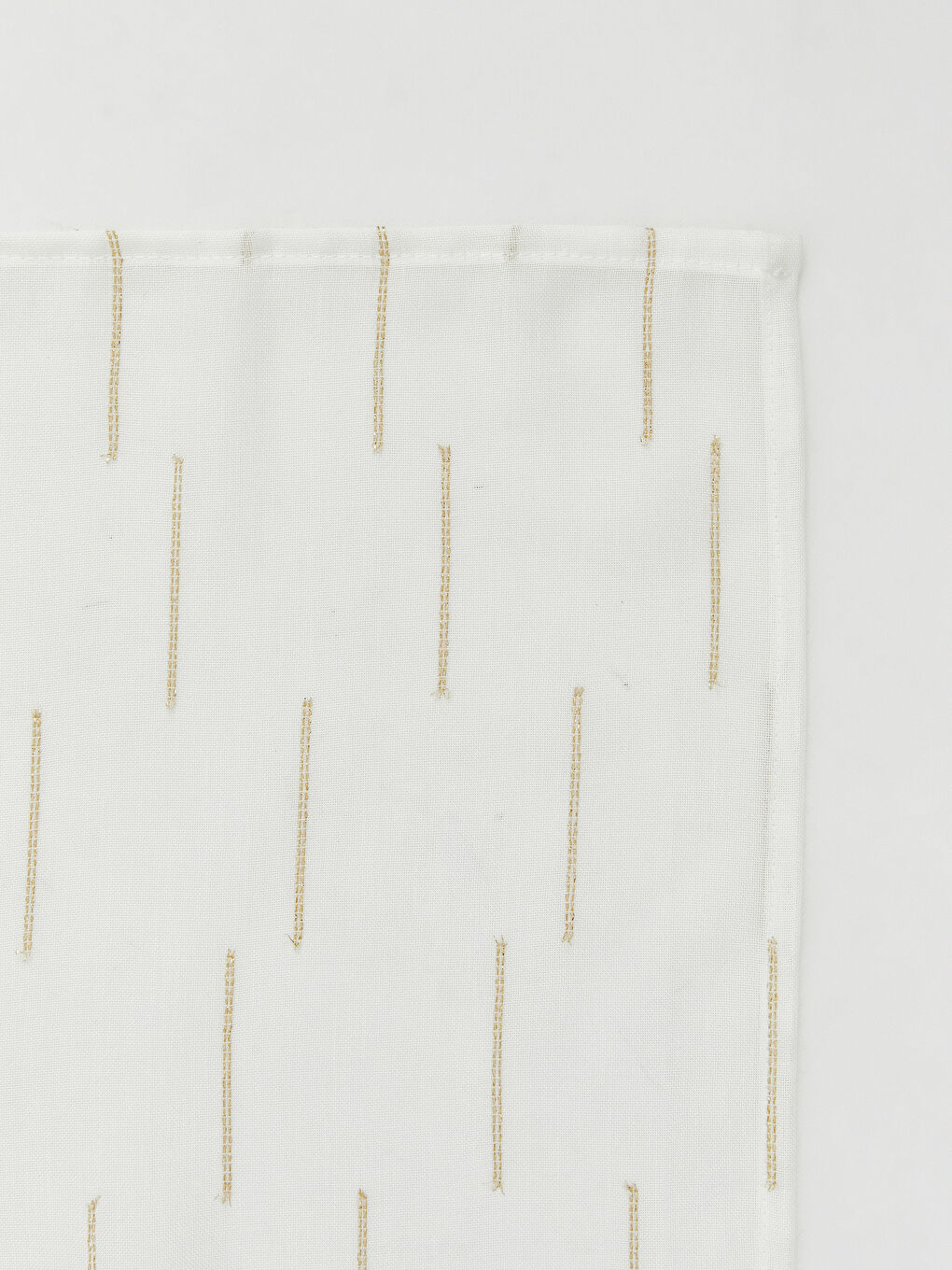 Beyaz Desenli Masa Örtüsü 150x200 cm-3