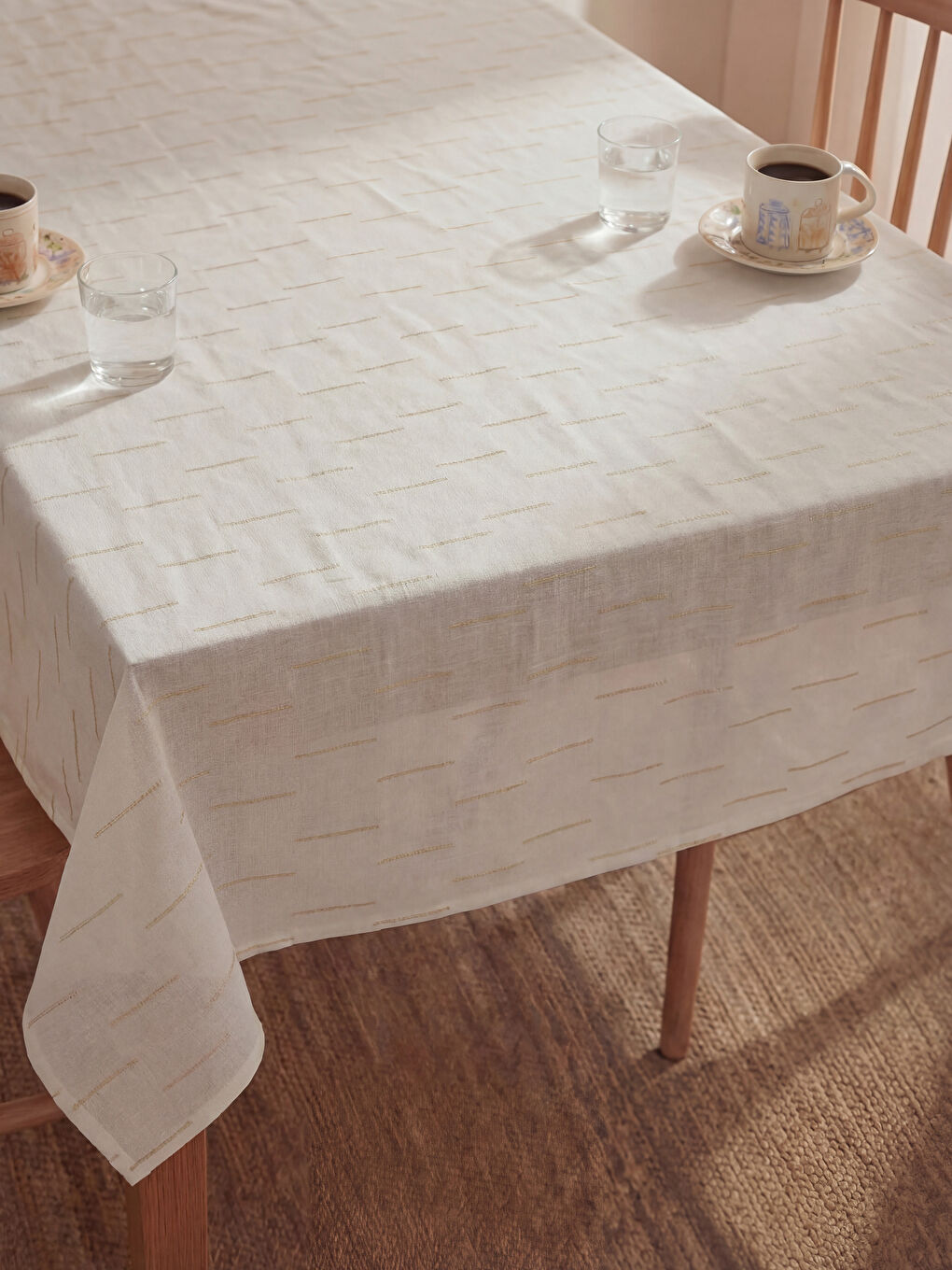 Beyaz Desenli Masa Örtüsü 150x200 cm