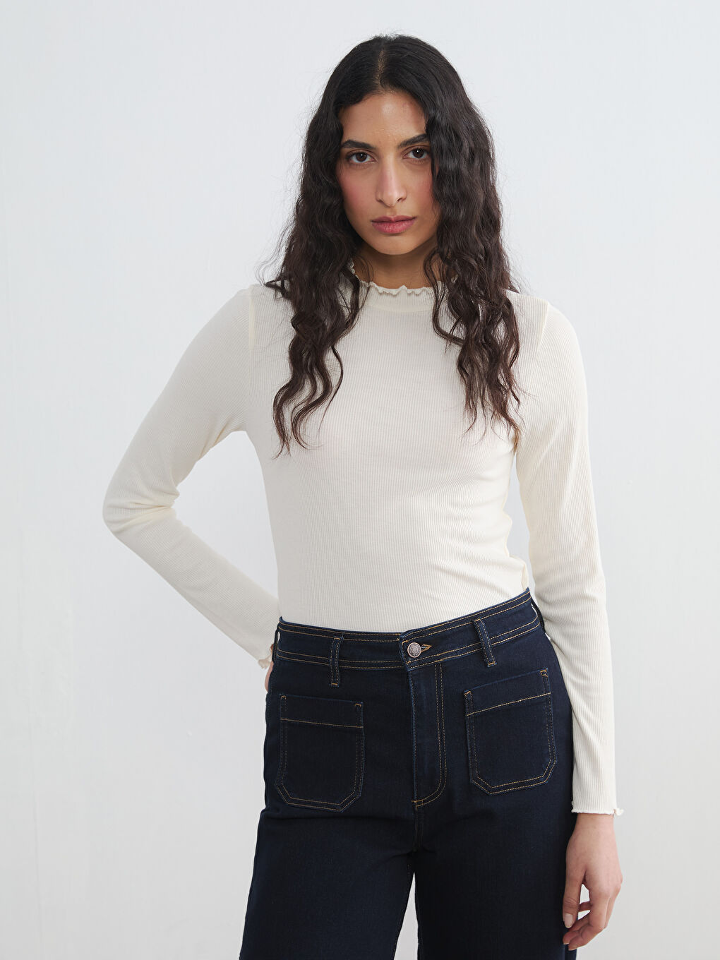 Ekru Fırfırlı Dik Yaka Kadın Body