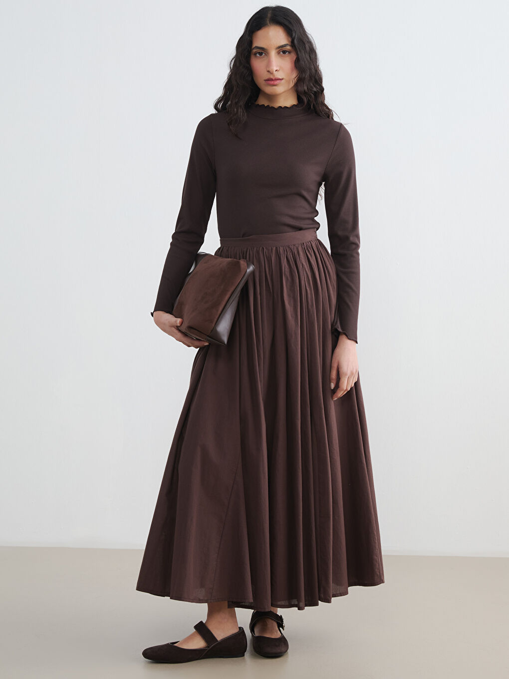 Kahverengi Fırfırlı Dik Yaka Kadın Body-1